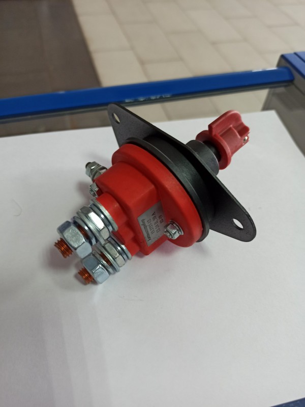 Выключатель аккумуляторных батарей (12-24V) — 1