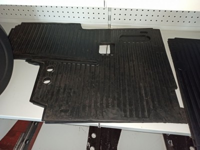 Коврик правый МТЗ-80/1221