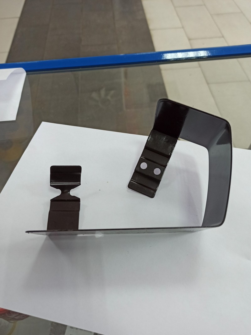 Кожух правый переднего фонаря — 1