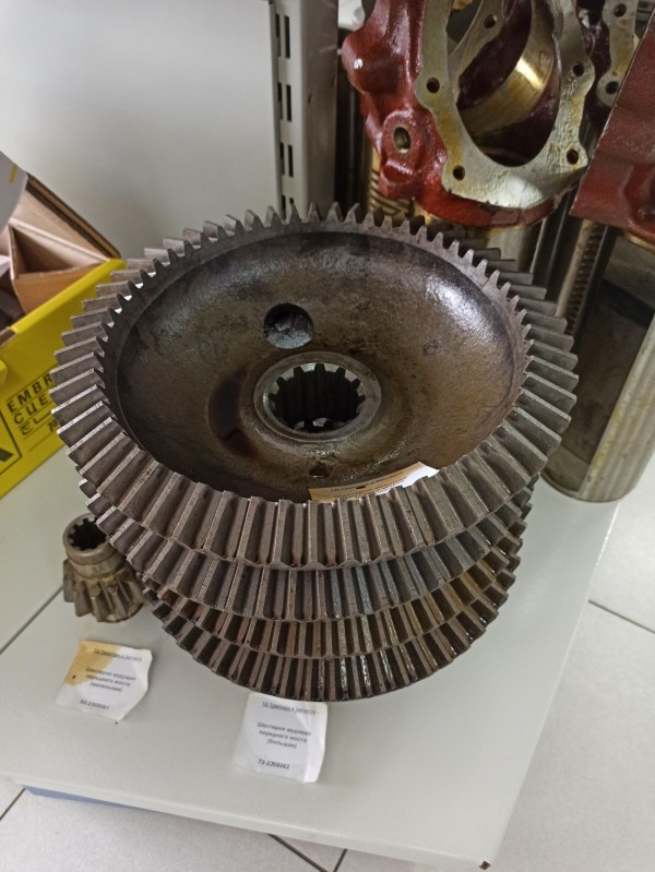 Шестерня ведомая переднего моста (большая) — 1