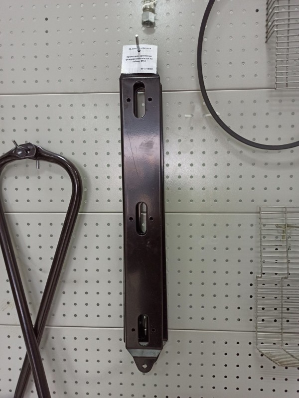 Кронштейн крепления фонарей автопоезда на кабину МТЗ — 1