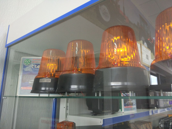 Маяк проблесковый (12В) на болтах — 1