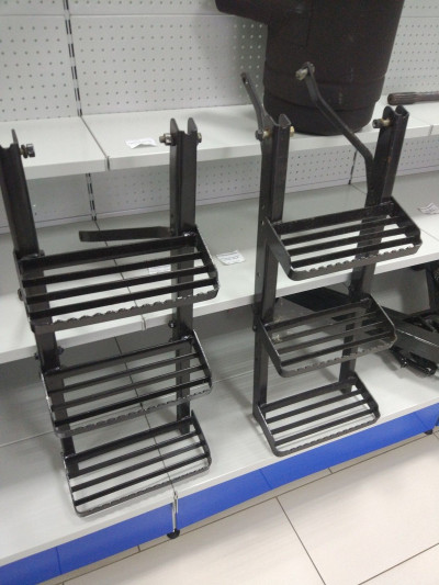 Подножка (левая в сборе)